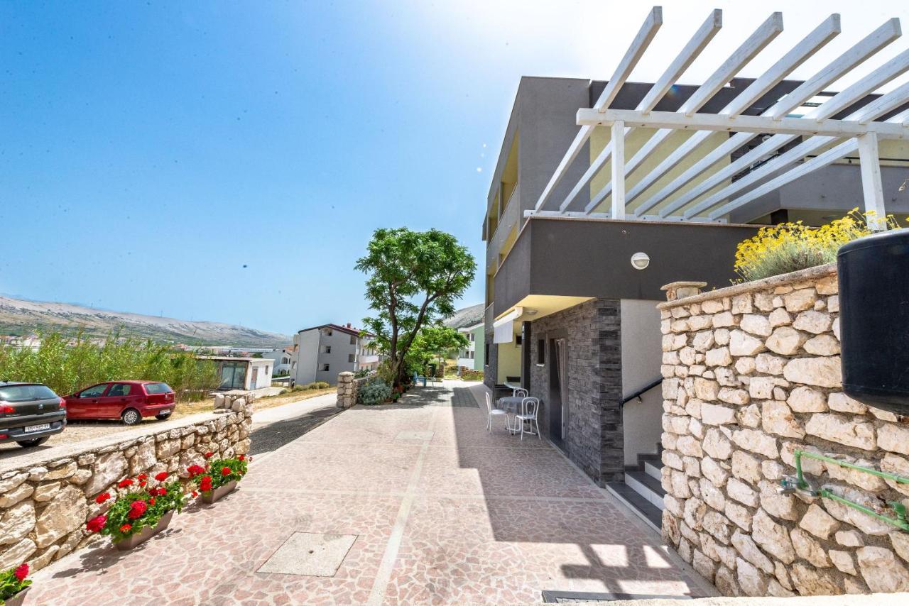 Apartments Lili Паг Екстер'єр фото