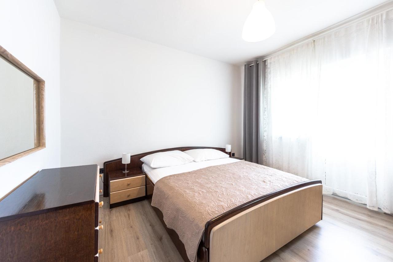 Apartments Lili Паг Екстер'єр фото