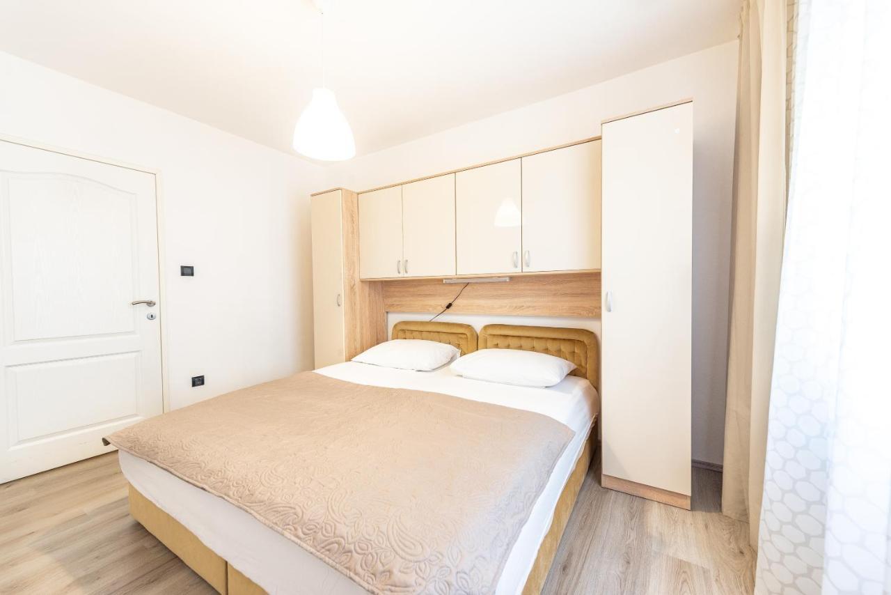 Apartments Lili Паг Екстер'єр фото